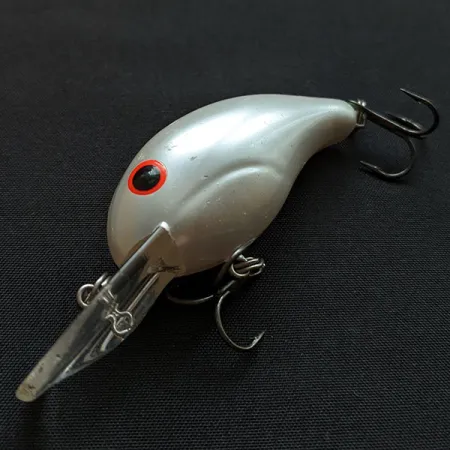 Vintage Bandit 200, 1/3oz pearl Red Eye fishing lure #18135