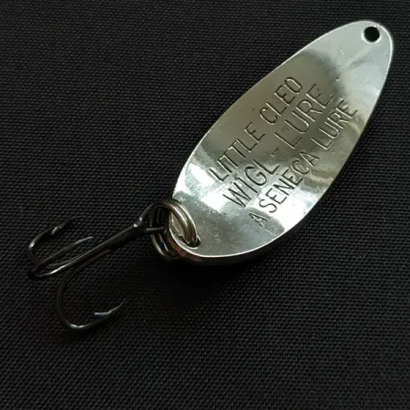 Vintage Seneca Little Cleo, 1/4oz nickel/blue fishing spoon #18551