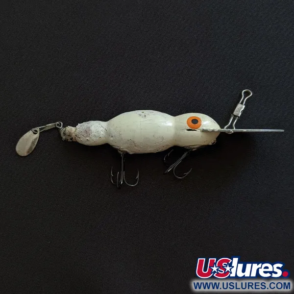 Vintage   Bomber Water Dog, 1/4oz white fishing lure #19584