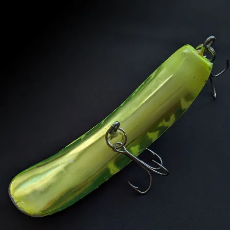 Vintage Yakima Bait FlatFish T55, 1oz сhartreuse UV fishing lure #19794