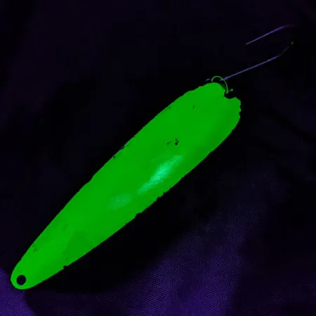 Vintage Lucky Strike, 3/8oz white/yellow/green UV fishing spoon #20087