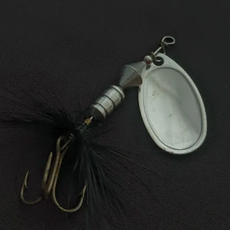 Vintage Yakima Bait Worden’s Sonic Rooster Tail, 1/4oz silver/black mylar spinning lure #21078