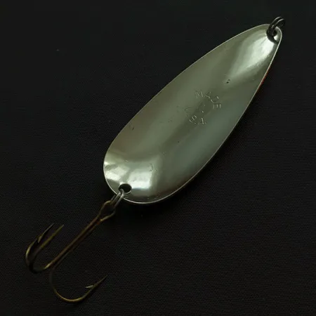 Vintage Worth Chippewa, 3/5oz red/white/nickel fishing spoon #21119