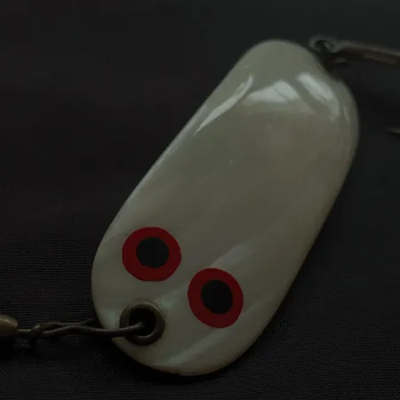 Vintage Hildebrandt Spinners Hildebrandt Pearl Spoon, 1/2oz white pearl fishing spoon #22569