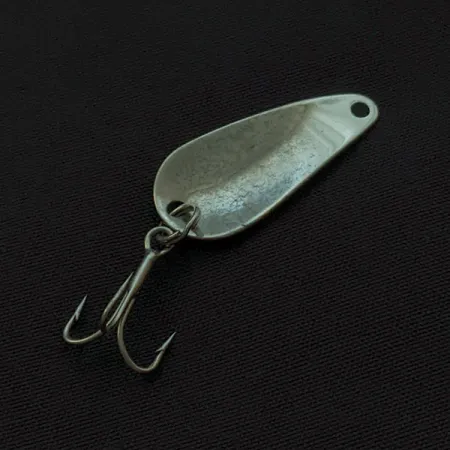 Vintage Weller Gypsy King Deluxe, 3/64oz nickel/white/black fishing spoon #23058