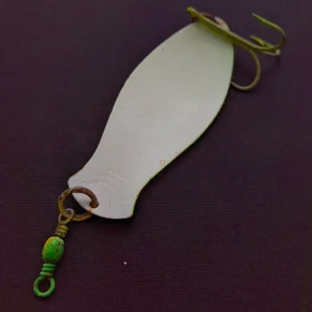 Vintage Paw Paw , 3/4oz Green fishing spoon #24091