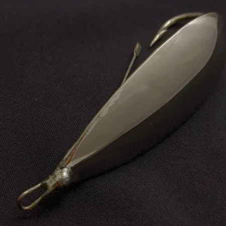 Vintage Johnson Silver Minnow Weedless, 3/4oz silver fishing spoon #24170