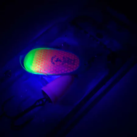 Blue Fox Super Vibrax 4 UV, 1/3oz UV Glow in UV light, Fluorescent spinning lure #4324